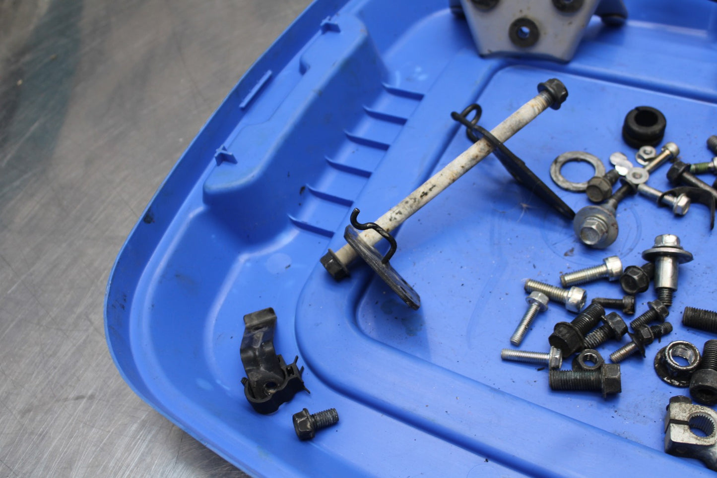 08 KAWASAKI VULCAN 900 MOUNTING BOLTS HARDWARE MOTOR SCREWS BB184