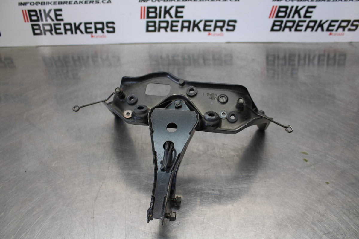 01-06 HONDA CBR600F4I UPPER FAIRING MIRROR GAUGES STAY BRACKET BB185