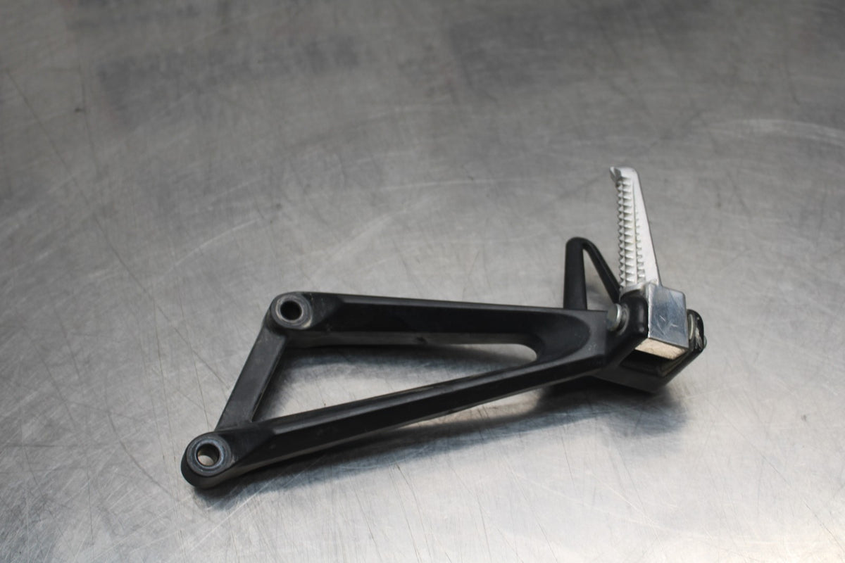 17-18 YAMAHA YZF R3 LEFT REAR BACK PASSENGER PEG BB788