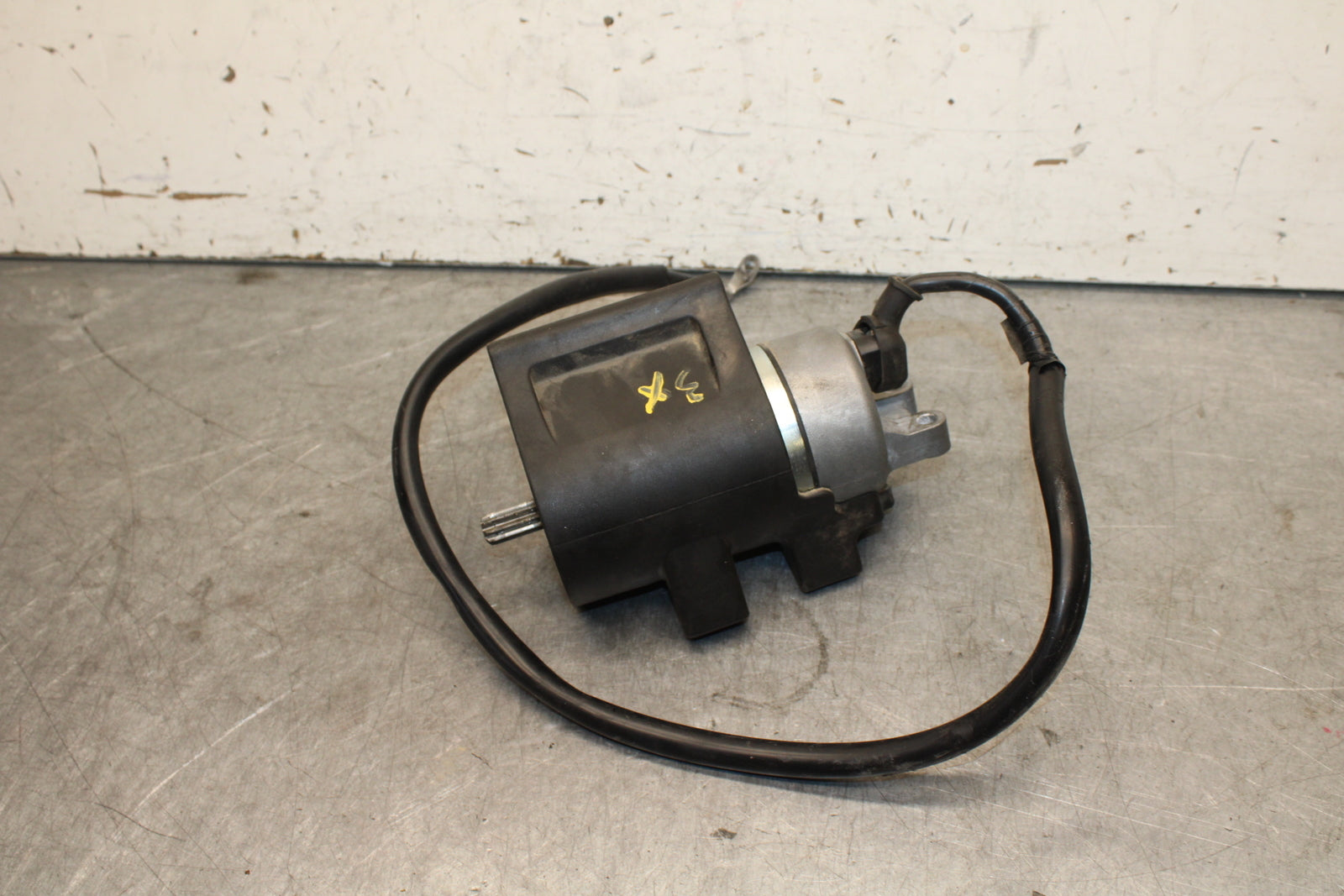 22-24 YAMAHA XSR900 ENGINE STARTING STARTER MOTOR -DC 12V BB683