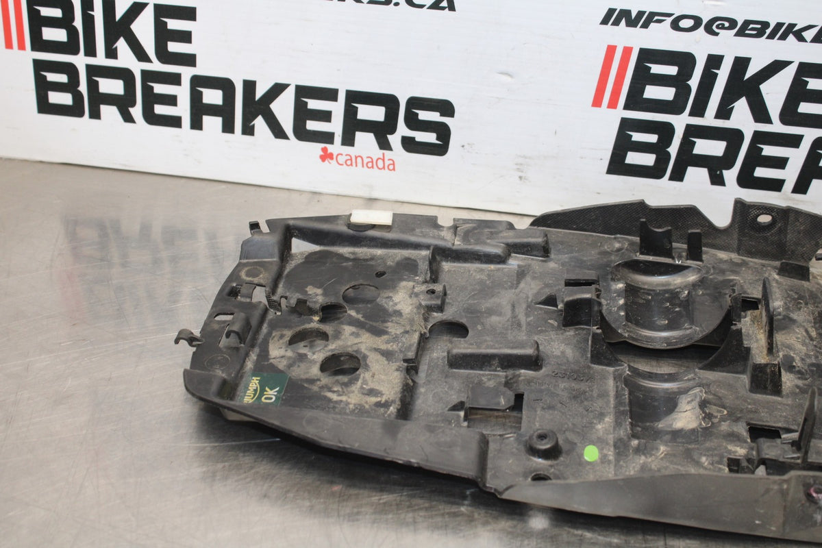 20 TRIUMPH STREET TRIPLE 765 REAR BACK TAIL UNDERTAIL BATTERY TRAY PLASTIC BB864