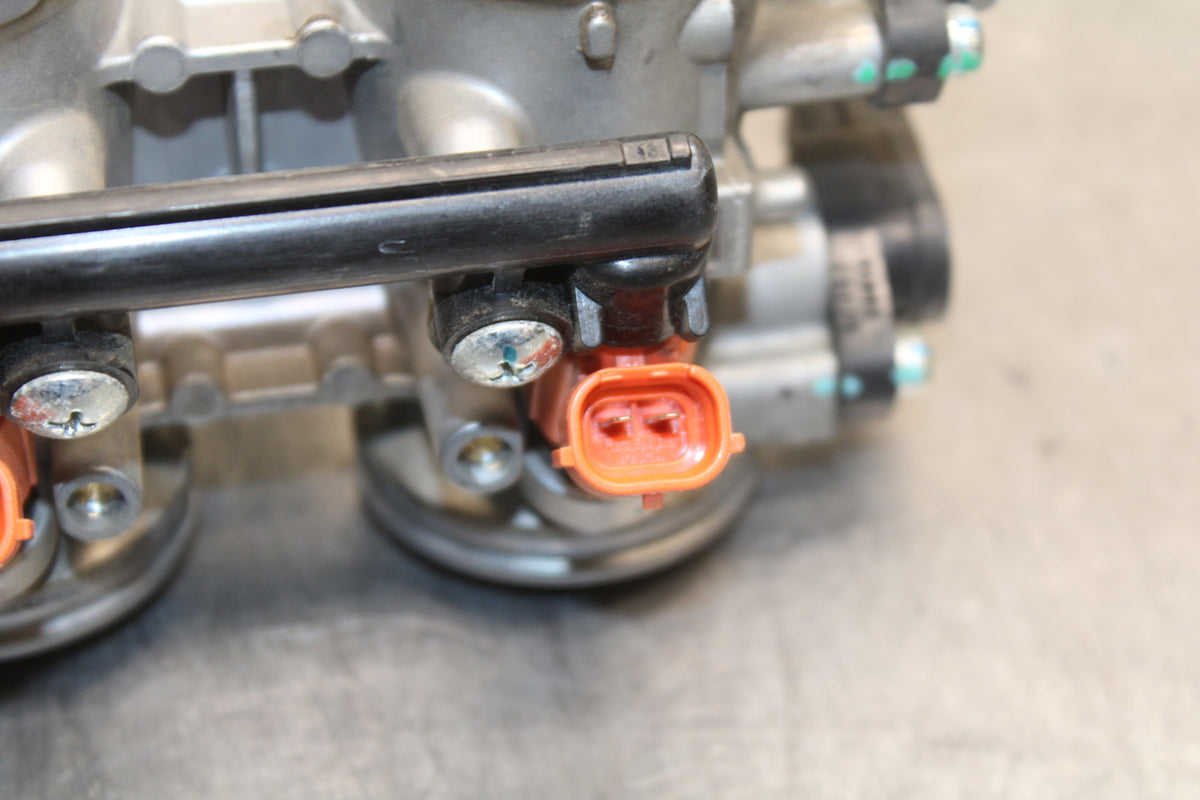 13-18 KAWASAKI NINJA ZX6R MAIN FUEL INJECTORS / THROTTLE BODIES BB130
