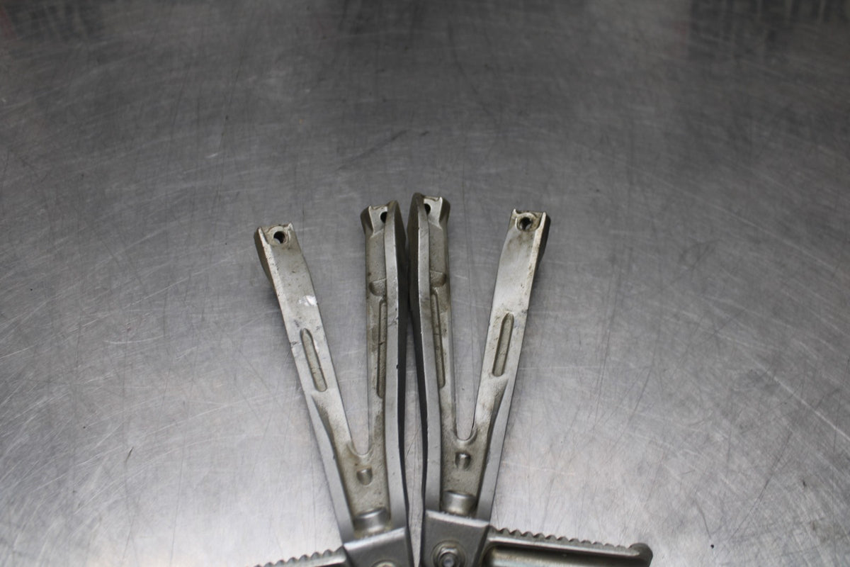 07-08 YAMAHA YZF R1 REAR BACK PASSENGER PEG SET PAIR BB771