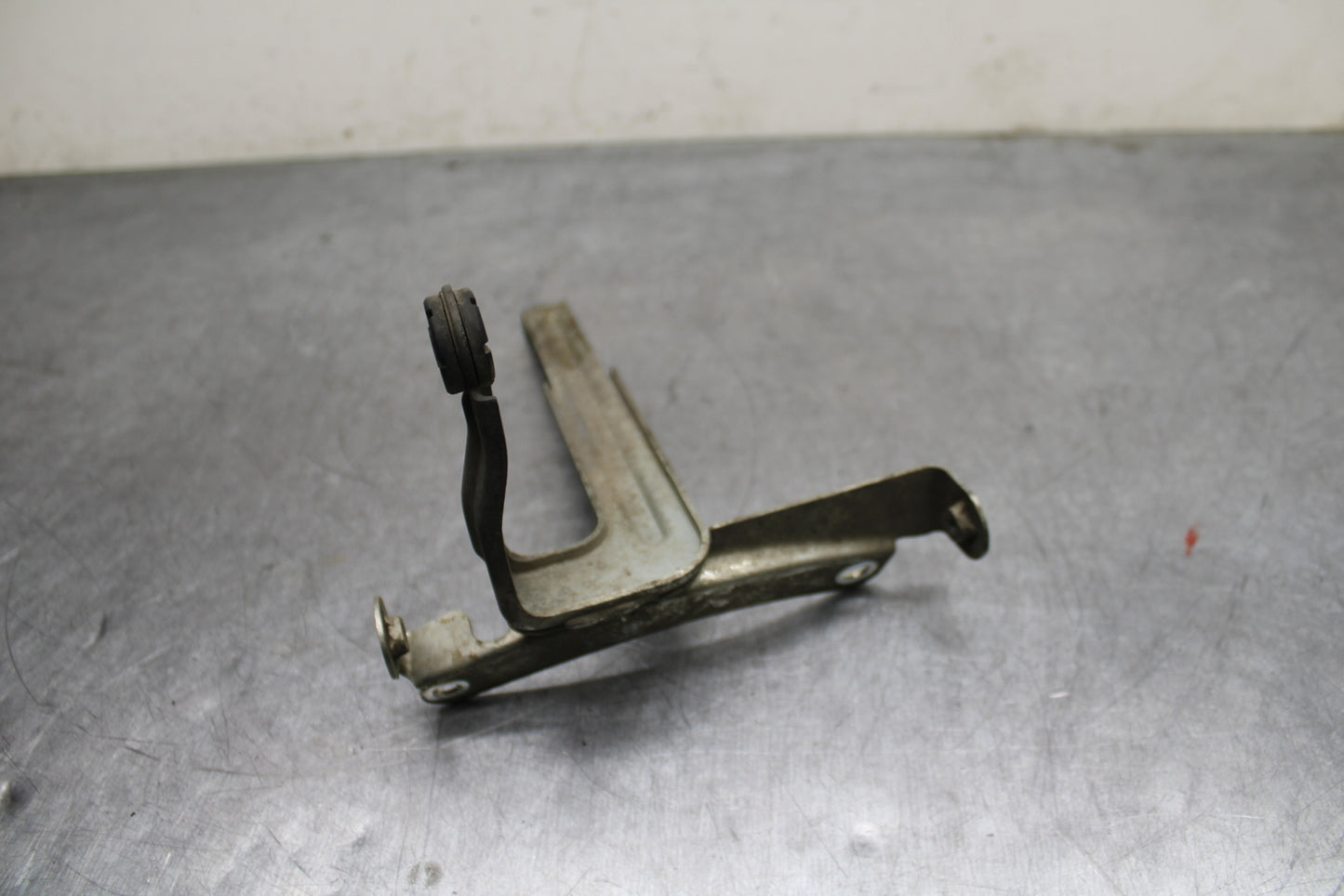 09-11 SUZUKI GSXR1000 OIL COOLER MOUNTING BRACKET MOUNT SUPPORT BB125
