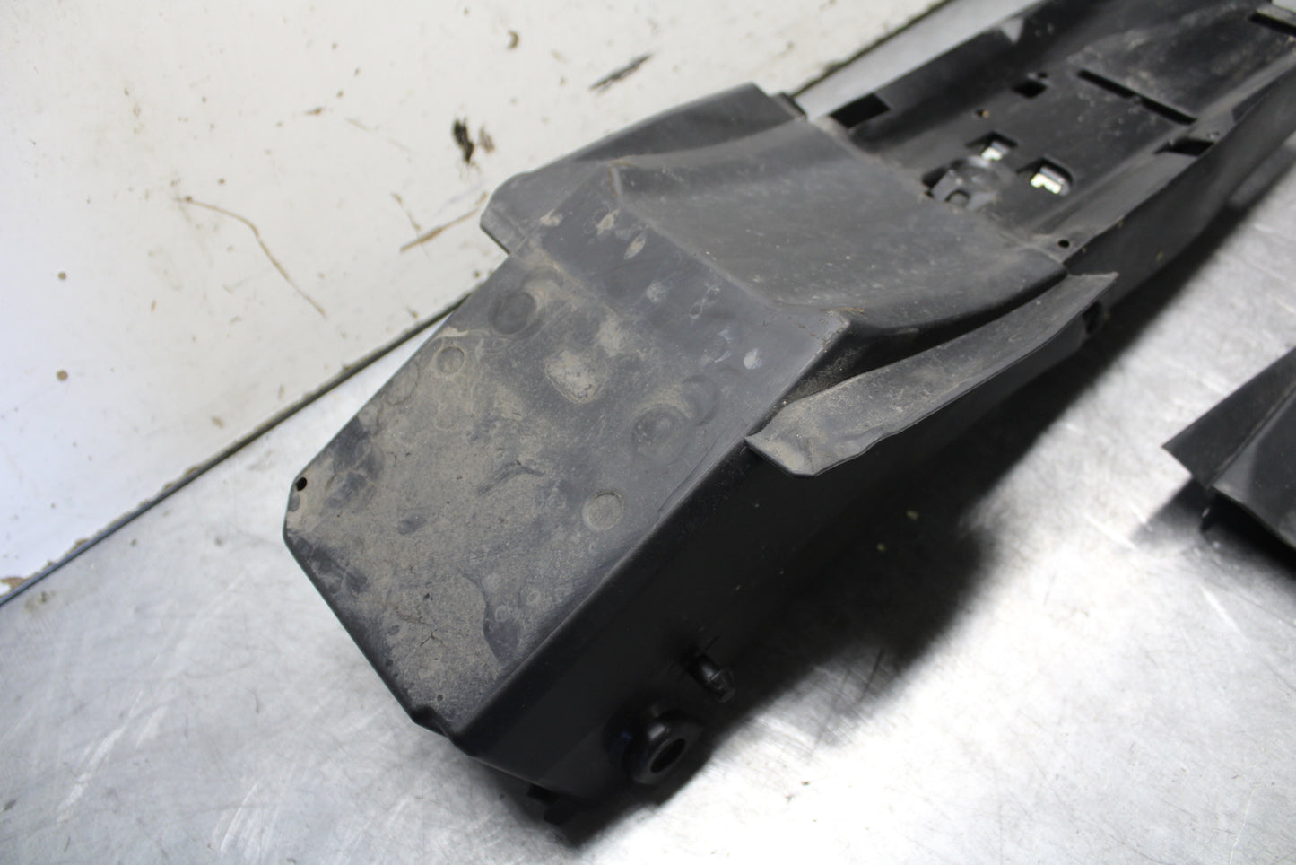 21-24 YAMAHA MT-07 REAR BACK TAIL UNDERTAIL BATTERY TRAY PLASTIC BB662