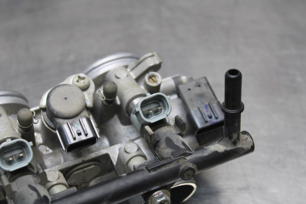 17-18 YAMAHA YZF R3 MAIN FUEL INJECTORS / THROTTLE BODIES BB813