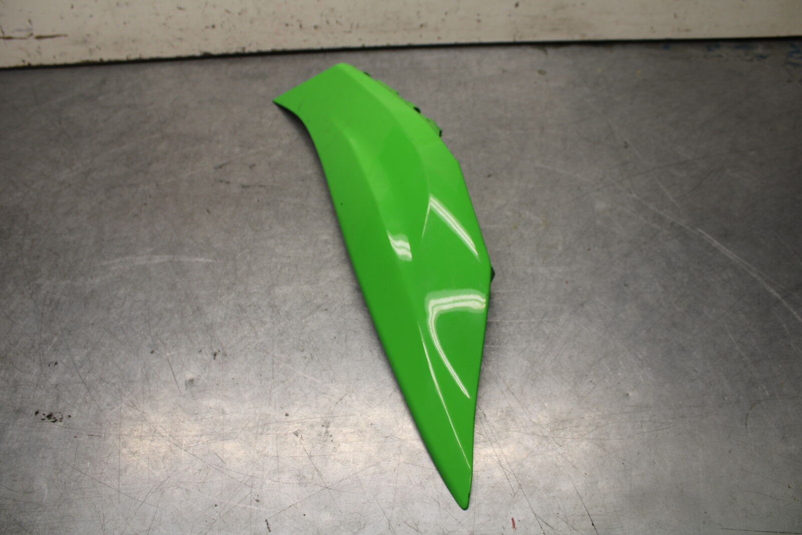 16 KAWASAKI NINJA ZX10R RIGHT REAR BACK TAIL FAIRING COWL 36001-0641-51B  BB650