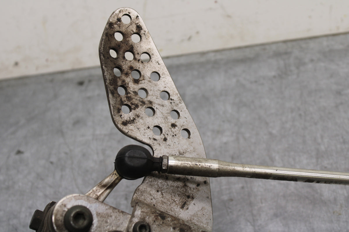 00-01 YAMAHA YZF R1 LEFT REARSET REAR SET DRIVER FOOT PEG REST STOP BB755