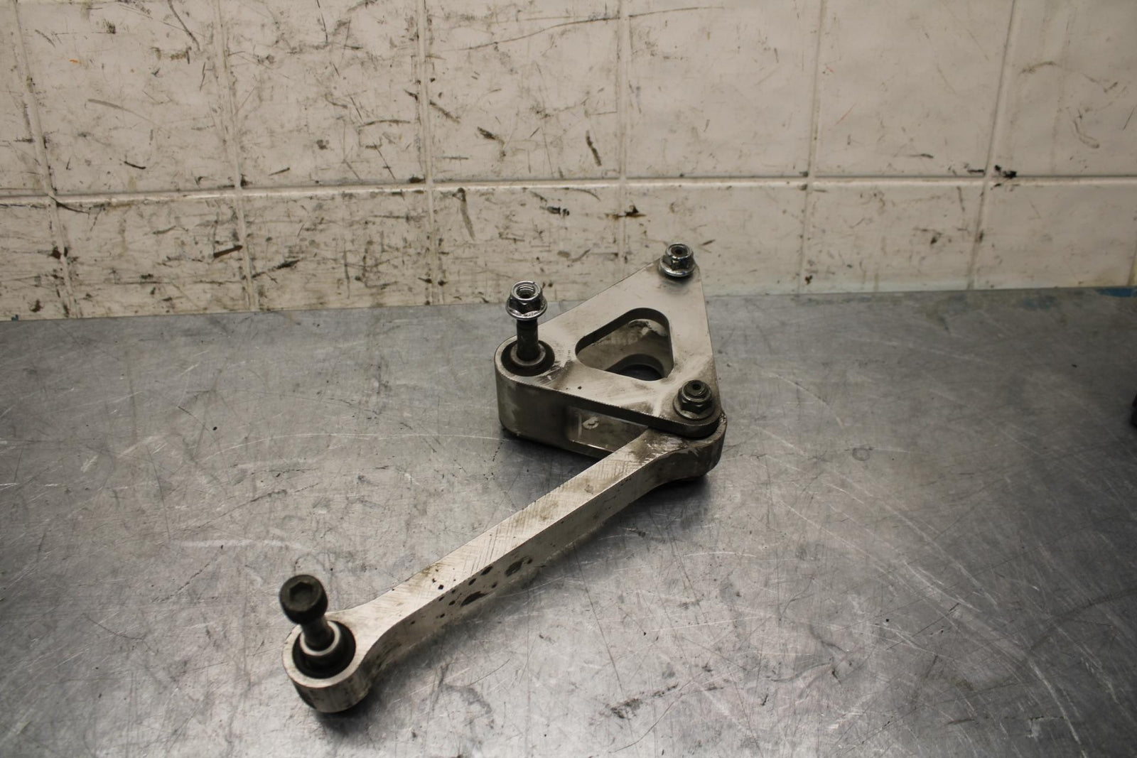 2007 Yamaha YZF R1 REAR DOGBONE SHOCK LINKAGE LINK BB575