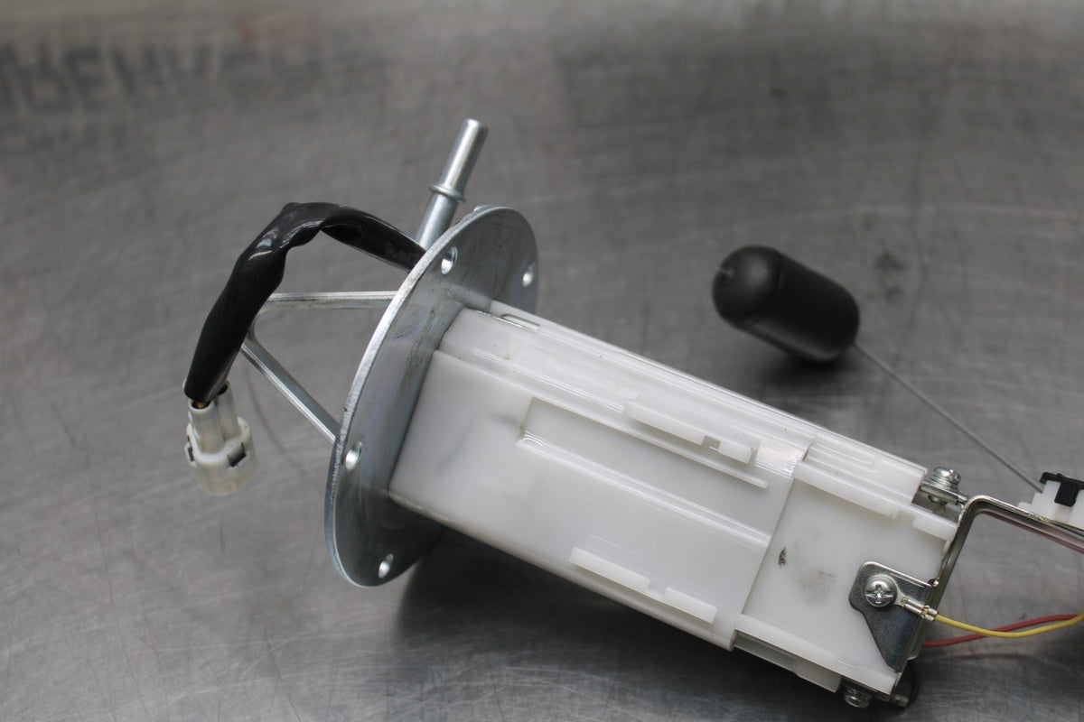 20-25 SUZUKI GSXR750 FUEL PUMP GAS PETROL SENDER UNIT BB810