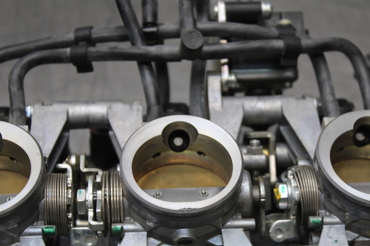 14 TRIUMPH STREET TRIPLE ABS MAIN FUEL INJECTORS / THROTTLE BODIES BB808
