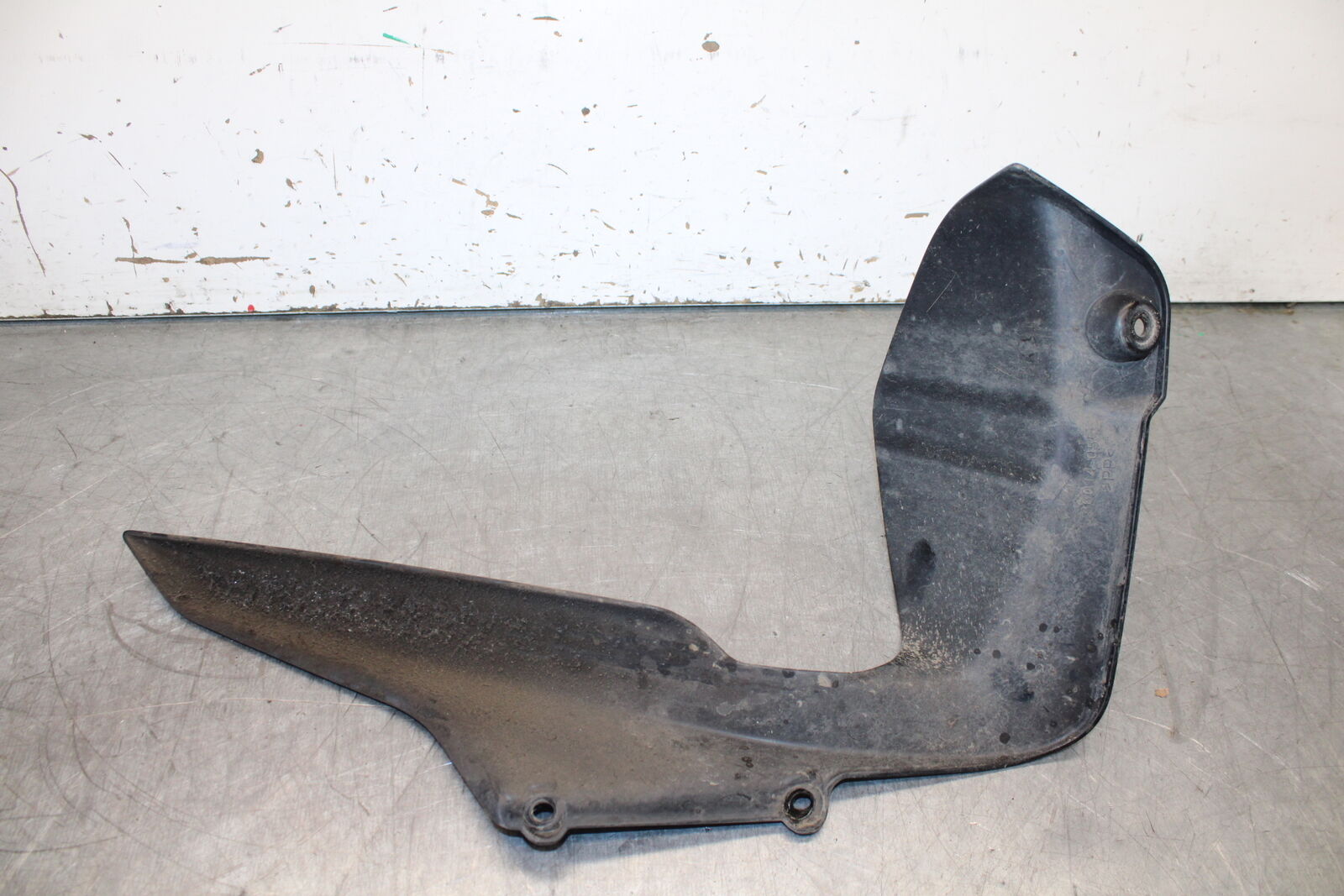 12-17 KAWASAKI ER-6N Z650 REAR BACK DRIVE CHAIN GUARD COVER SHIELD BB709