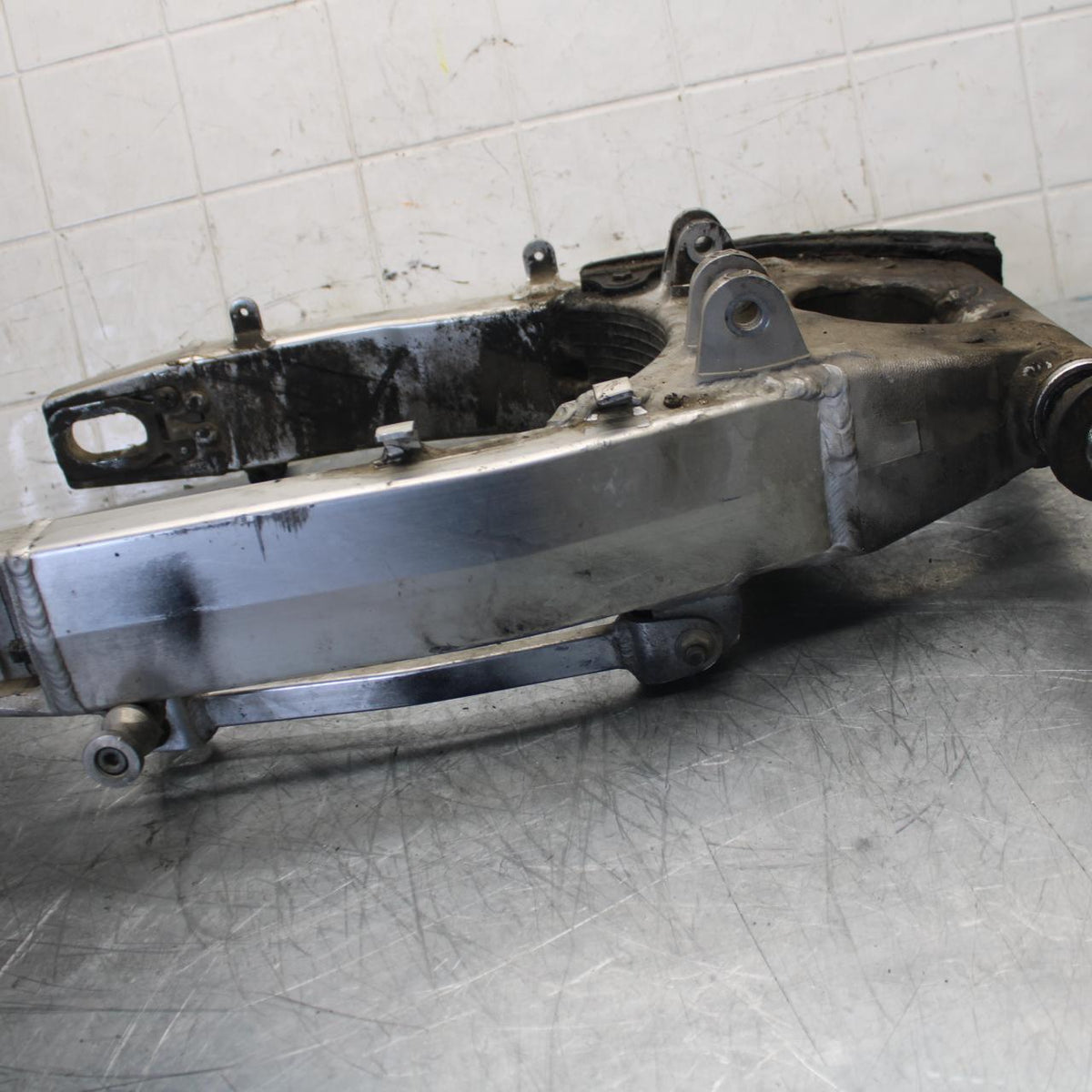 1998 Suzuki TL1000S REAR SWINGARM BACK SUSPENSION SWING ARM BB508