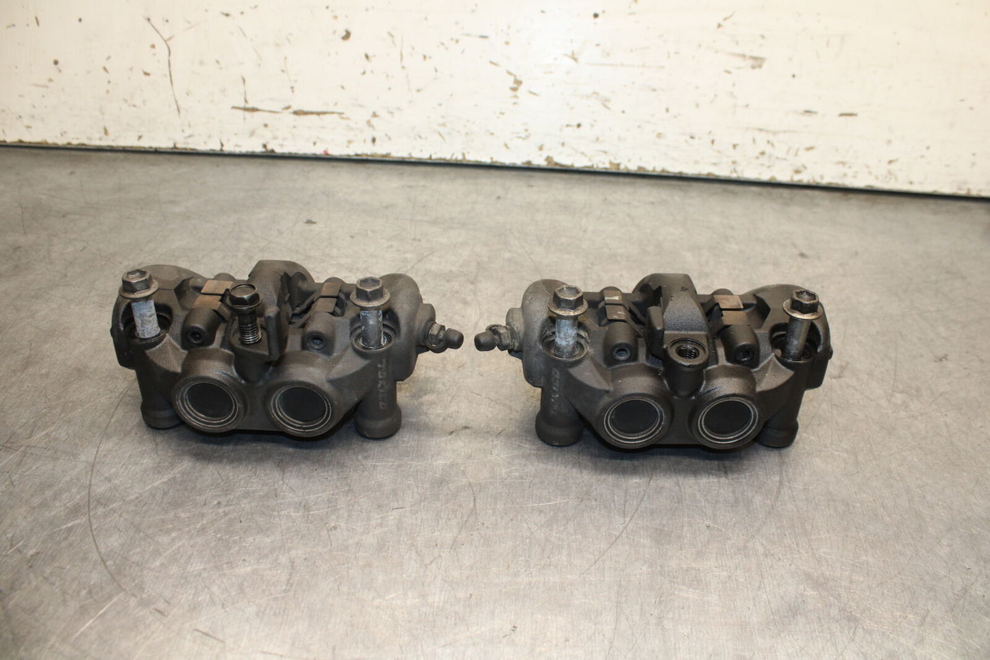 12-13 KAWASAKI Z1000 RIGHT LEFT FRONT BRAKE CALIPER SET PAIR CALIPERS BB743