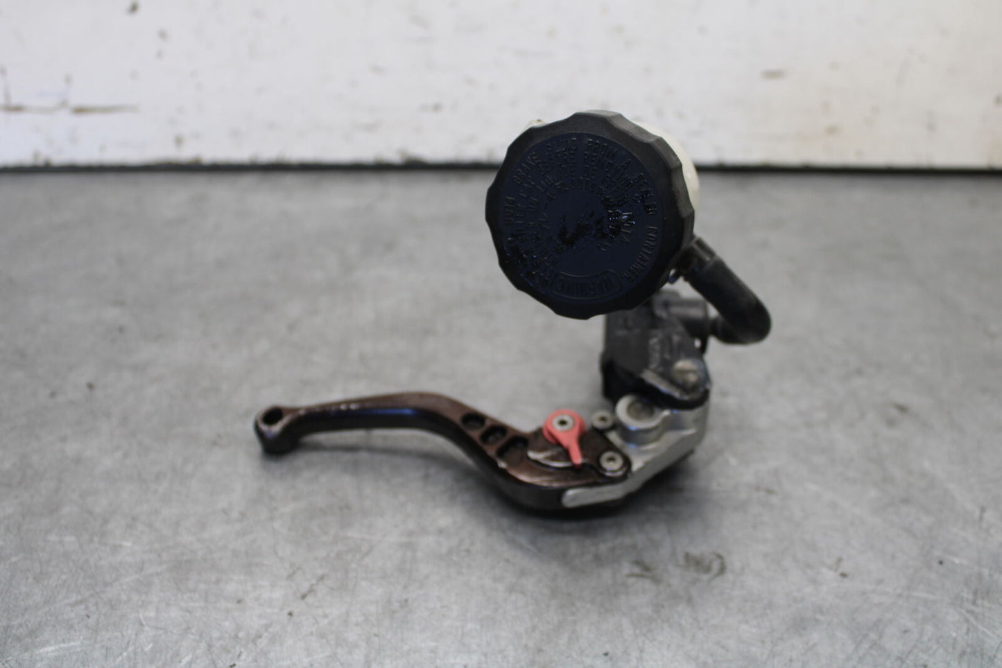 05-06 SUZUKI GSXR1000 FRONT BRAKE MASTER CYLINDER w/ LEVER 59600-47H10 BB677