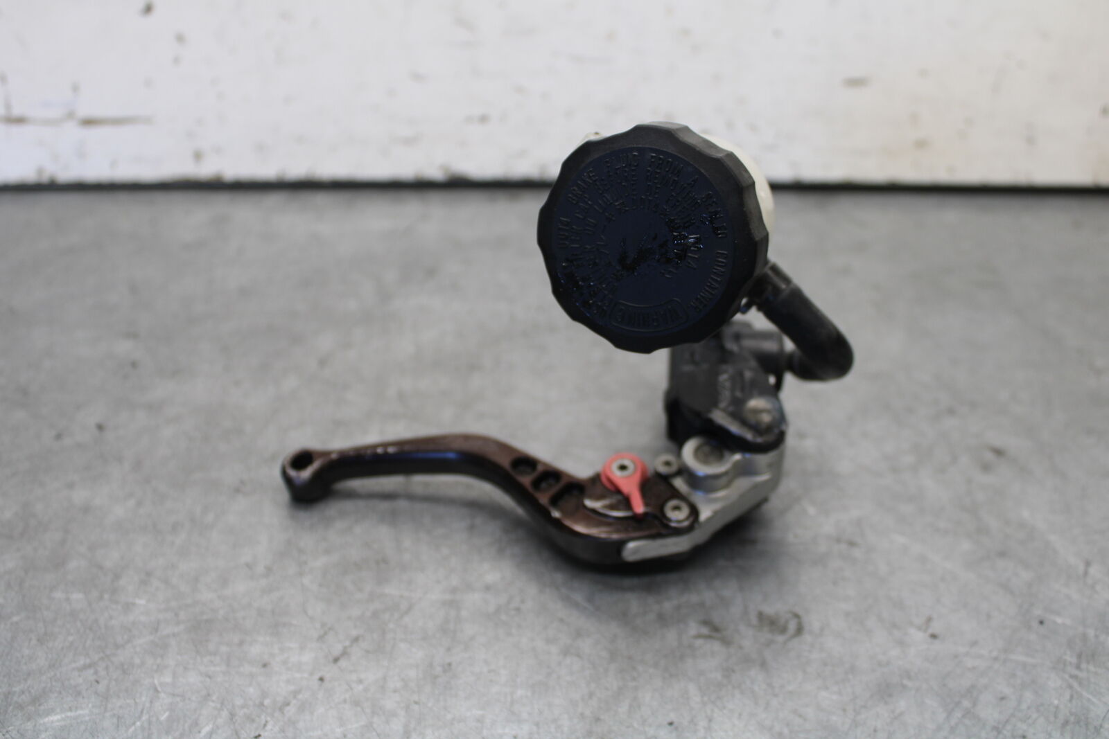 05-06 SUZUKI GSXR1000 FRONT BRAKE MASTER CYLINDER w/ LEVER 59600-47H10 BB677