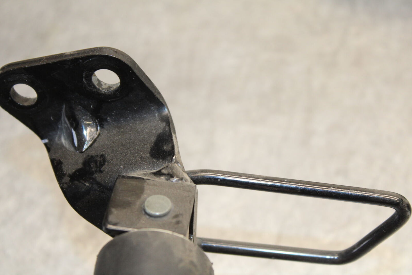 05-06 SUZUKI BOULEVARD M50 REAR PASSENGER FOOT STEP PEG BB671