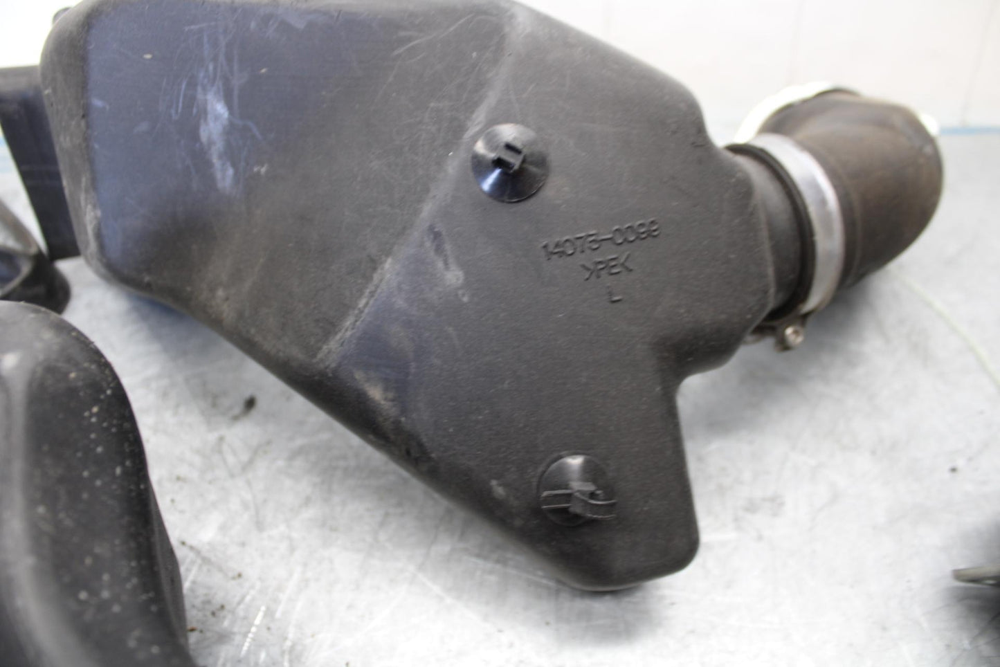 06-07 KAWASAKI NINJA ZX14R RIGHT LEFT AIR INTAKE DUCTS bb433