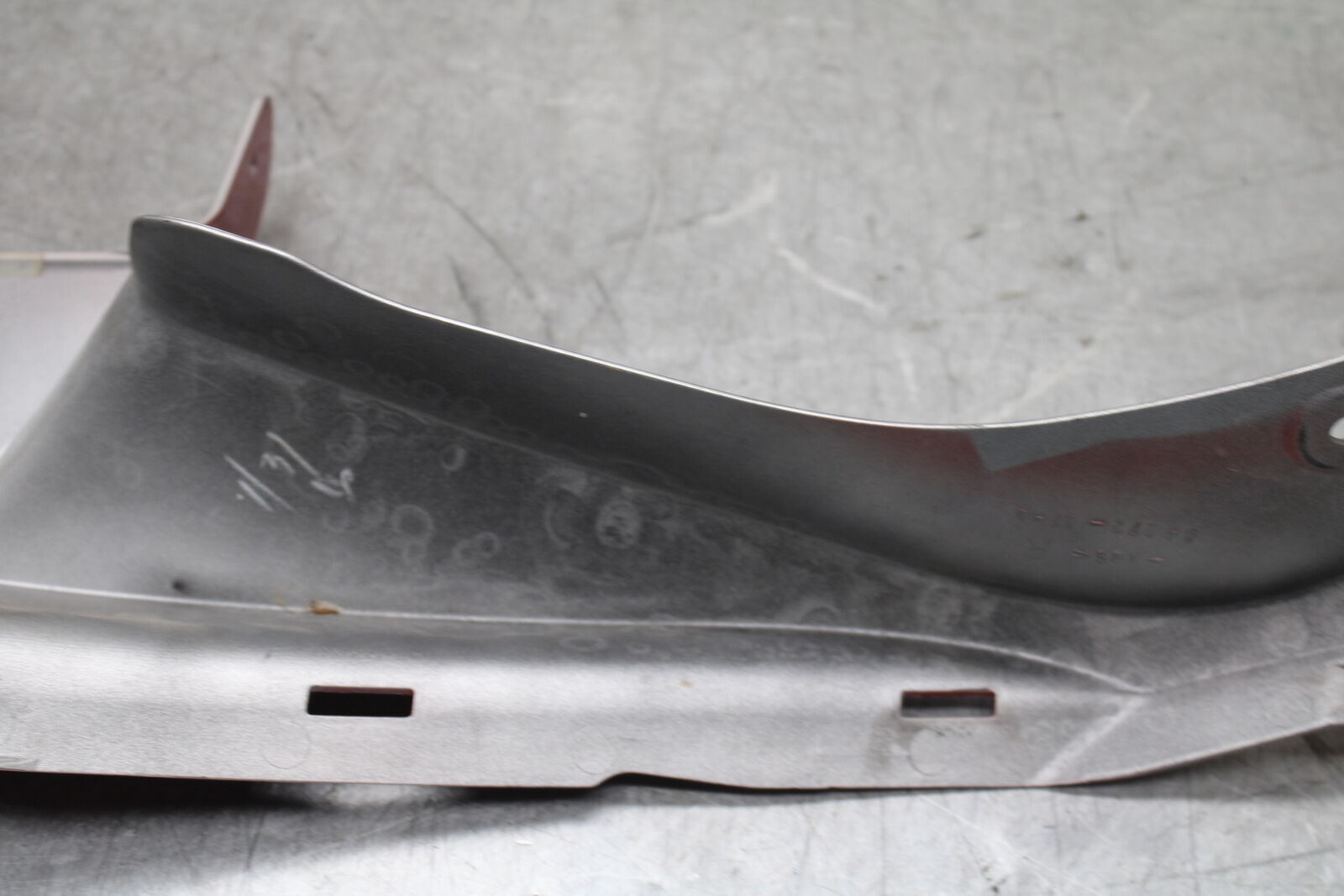 08-10 SUZUKI GSXR 600  RIGHT FRONT UPPER NOSE FAIRING COWL SHROUD BB101