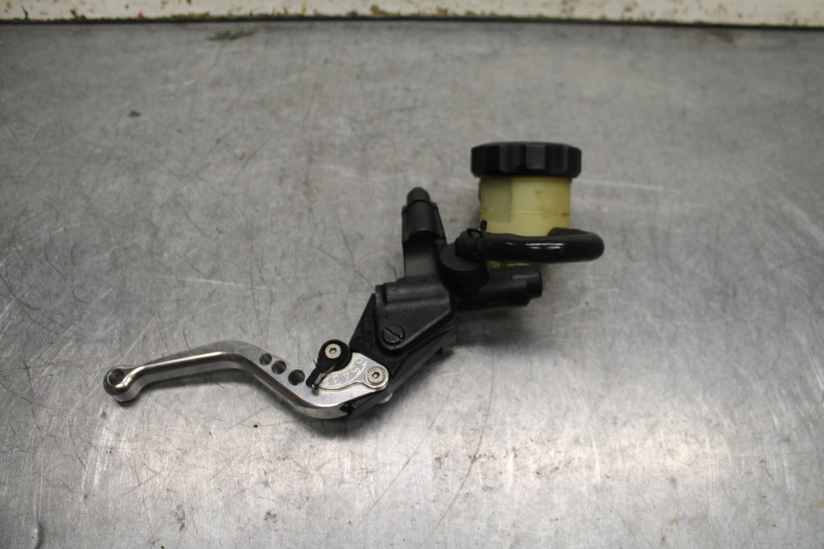 93 SUZUKI GSXR750W FRONT BRAKE MASTER CYLINDER w/ LEVER  BB112
