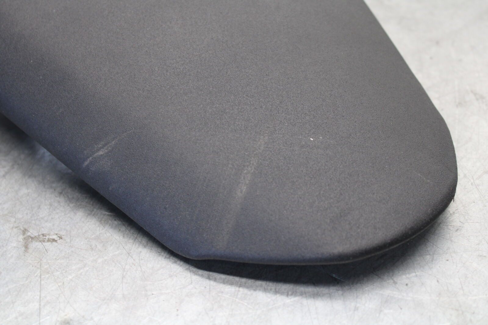 21 KAWASAKI NINJA ZX6R REAR BACK PASSENGER TANDEM SEAT PAD SADDLE PILLION BB647