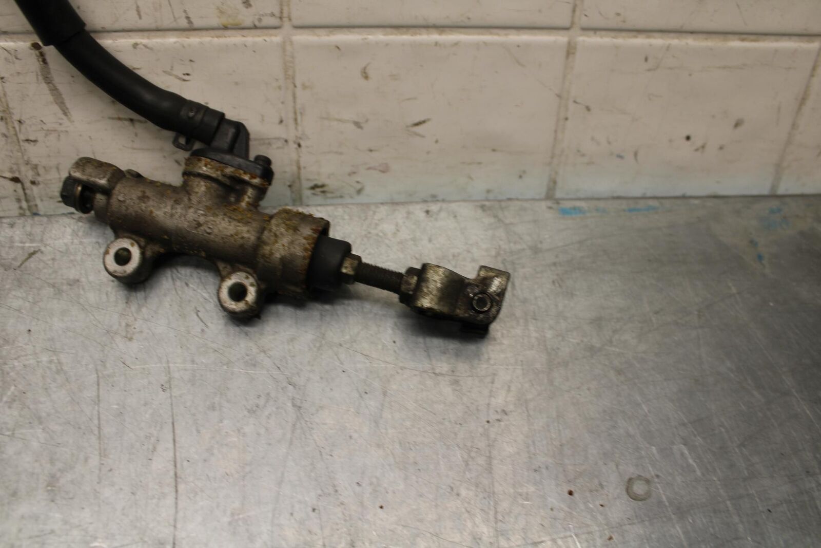 1992 Honda CBR900RR REAR BACK BRAKE MASTER CYLINDER W RESERVOIR BB63