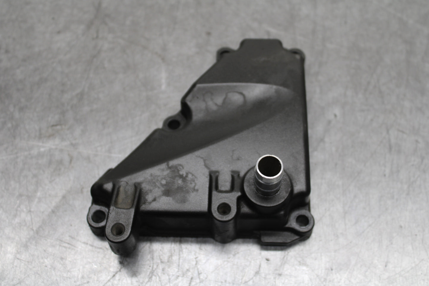 06 YAMAHA YZF R6 ENGINE MOTOR CRANK CASE VENT COVER BB716