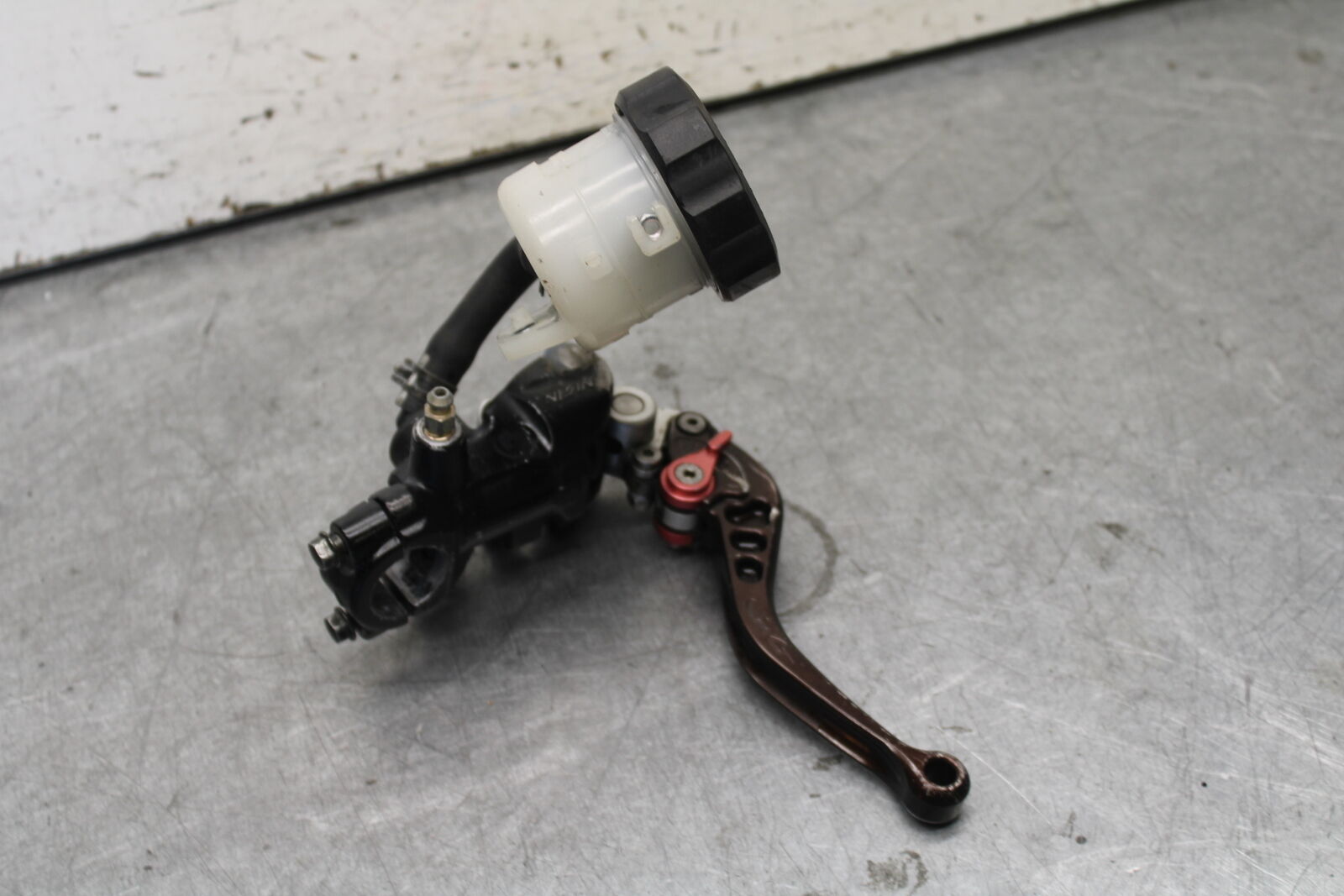 05-06 SUZUKI GSXR1000 FRONT BRAKE MASTER CYLINDER w/ LEVER 59600-47H10 BB677