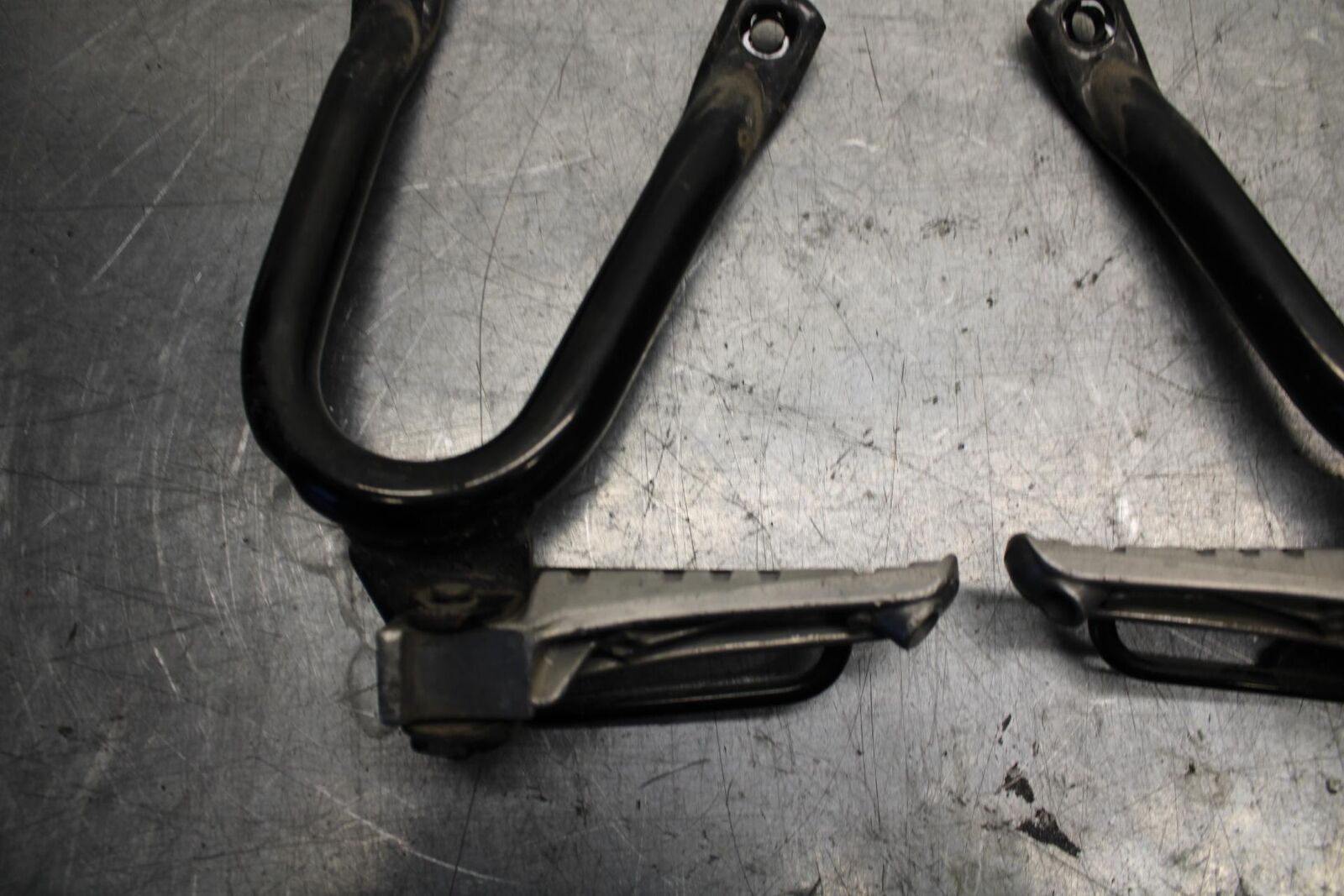89-90 YAMAHA FZR600 REAR BACK PASSENGER PEG SET PAIR BB76