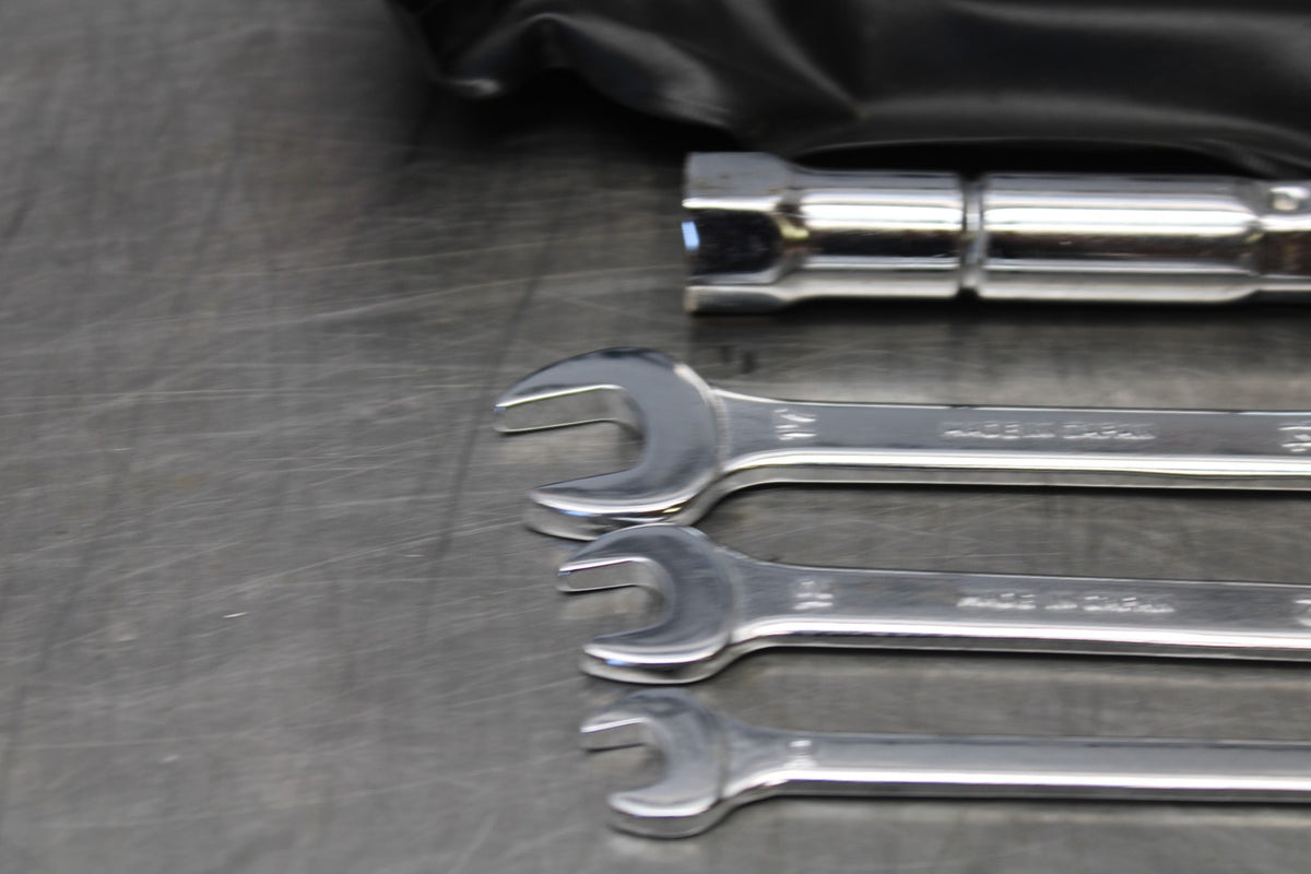 08 KAWASAKI VULCAN 1600 VN1600D NOMAD STOCK TOOLS OEM TOOL BAG KIT SET BB904