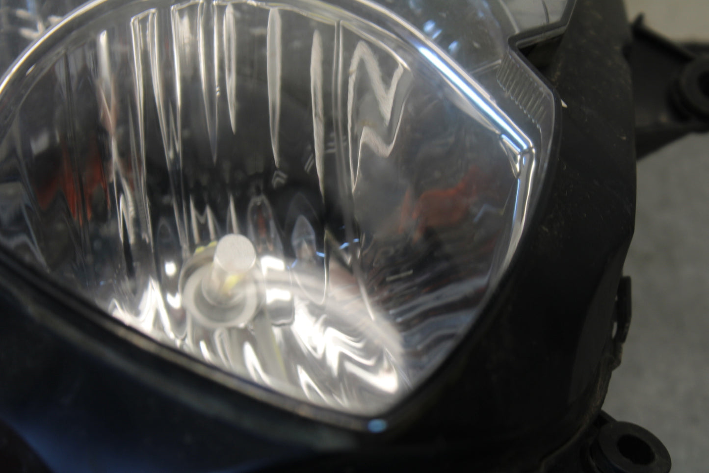 05-06 SUZUKI GSXR1000 FRONT HEADLIGHT HEAD LIGHT LAMP 35100-41G01-999 BB663