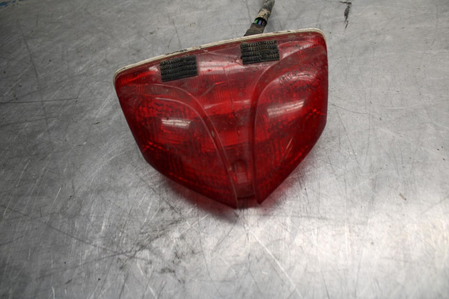 08-10 SUZUKI GSXR750 REAR TAIL TAILLIGHT BACK BRAKE LIGHT 35710-37H30 bb476
