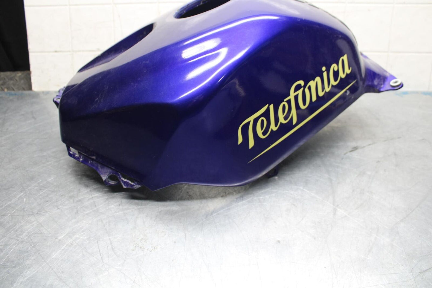 05-06 HONDA CBR600RR GAS TANK FUEL CELL COVER FAIRING COWL 83150-MEE-A10ZA BB484