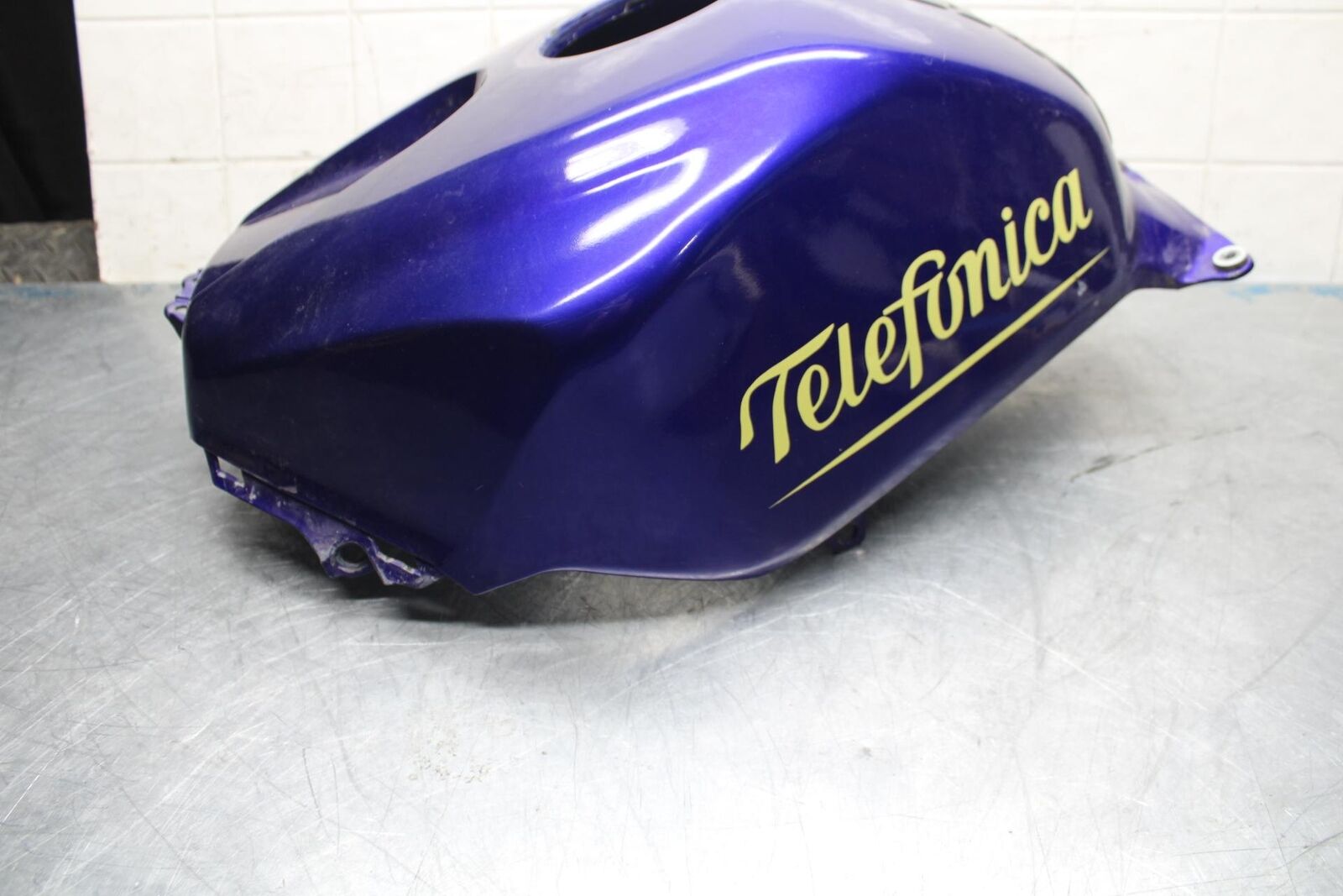 05-06 HONDA CBR600RR GAS TANK FUEL CELL COVER FAIRING COWL 83150-MEE-A10ZA BB484