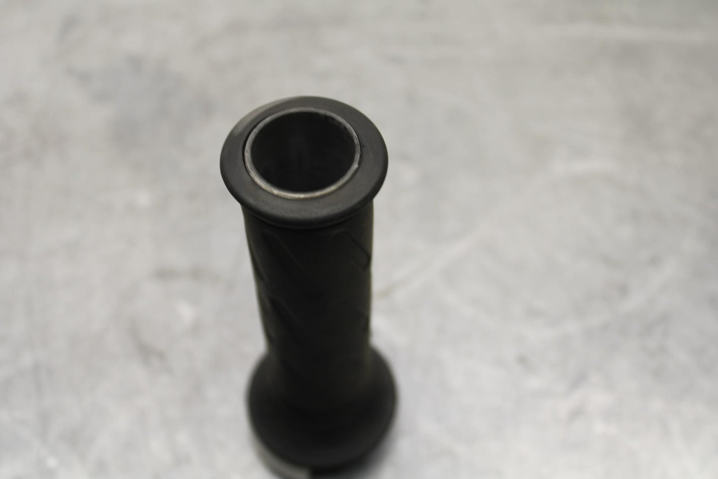 01-03 SUZUKI GSXR600 RIGHT THROTTLE GRIP BB633