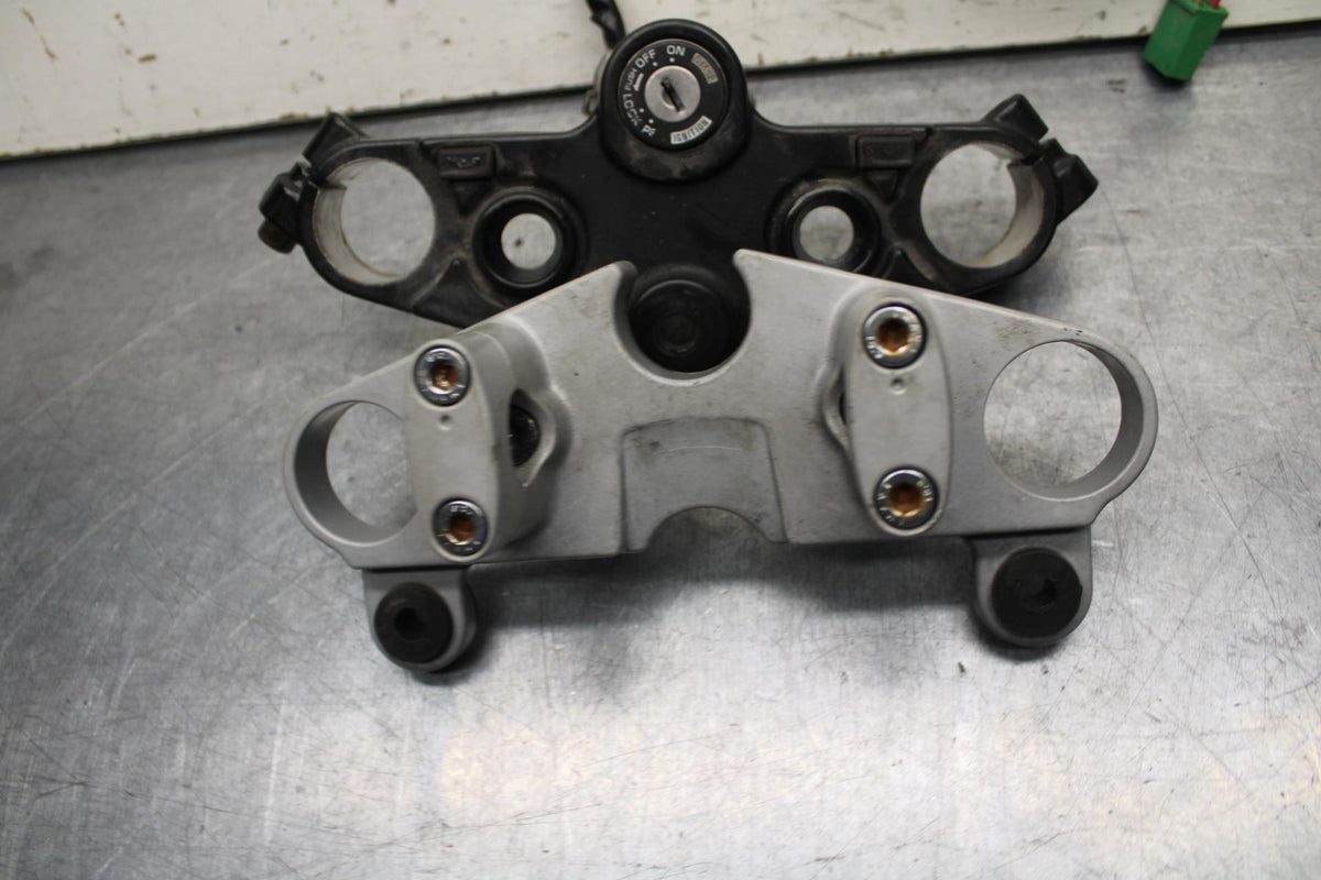 04-09 SUZUKI GS 500 FH GS500F FORKS UPPER TRIPLE TREE CLAMPS  BB97