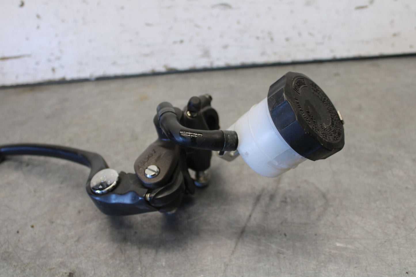 11-24 SUZUKI GSXR750 FRONT BRAKE MASTER CYLINDER w/ LEVER BB687