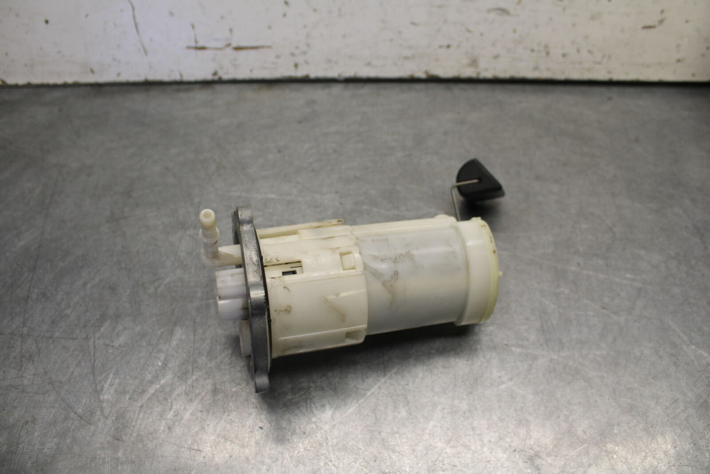 09-15 YAMAHA FZ6R FUEL PUMP GAS PETROL SENDER UNIT 20S-13907-00-00  BB686