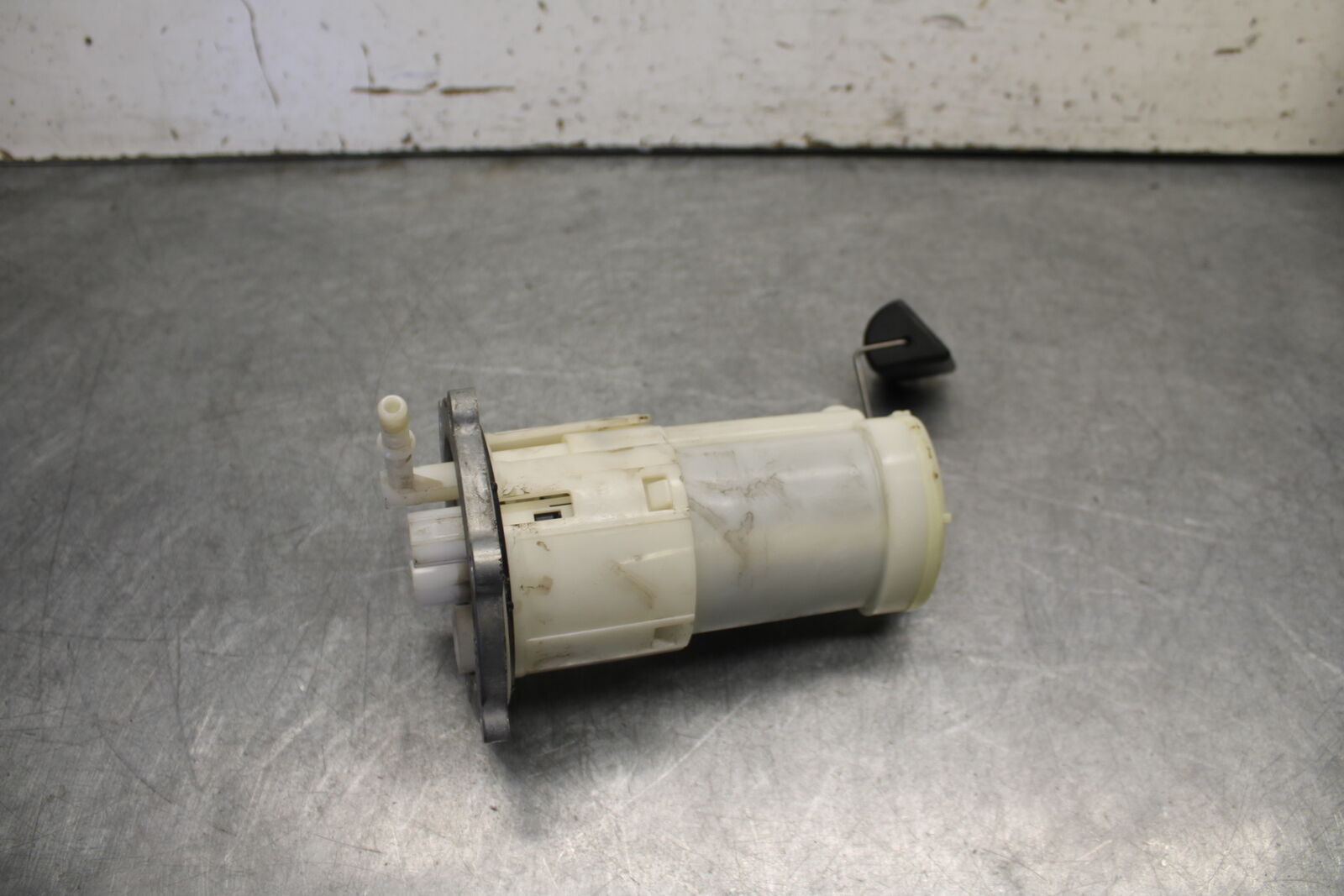 09-15 YAMAHA FZ6R FUEL PUMP GAS PETROL SENDER UNIT 20S-13907-00-00  BB686