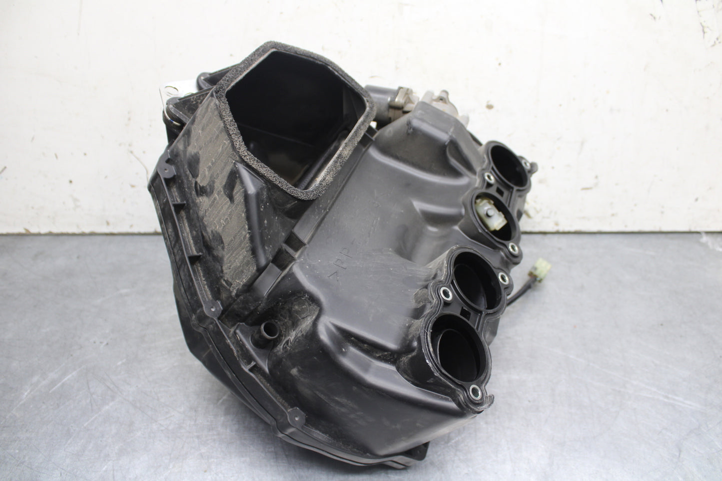 09-14 YAMAHA YZF R1 AIRBOX AIR INTAKE FILTER BOX BB696