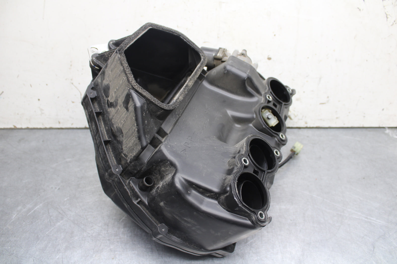 09-14 YAMAHA YZF R1 AIRBOX AIR INTAKE FILTER BOX BB696