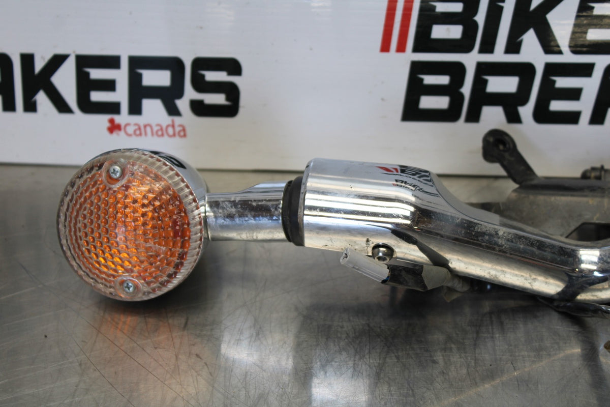 09 YAMAHA V STAR 950 FRONT TURN SIGNAL BAR MOUNT & LIGHTS BB172