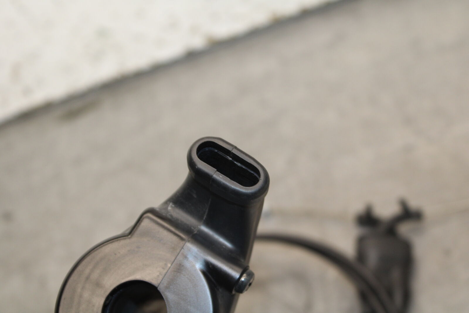 09-12 KAWASAKI NINJA ZX6R THROTTLE CABLE LINE HOUSING GUIDE BB110