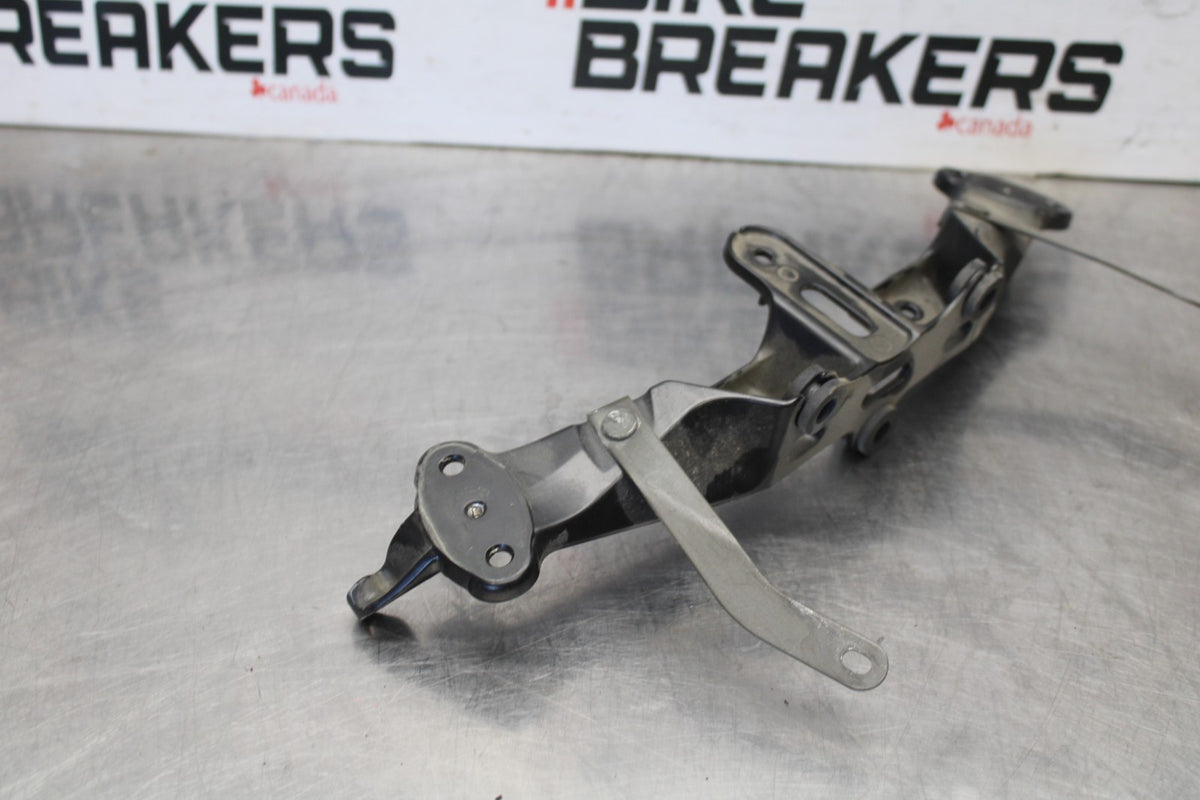 04-05 KAWASAKI NINJA ZX10R UPPER FAIRING MIRROR GAUGES STAY BRACKET BB931