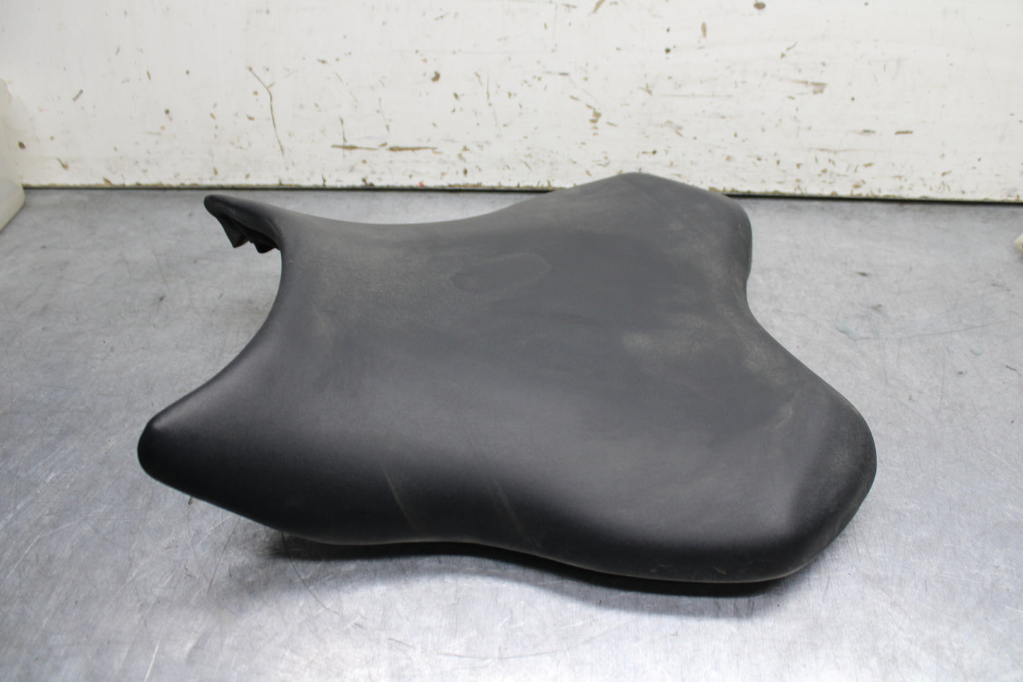 06-07 YAMAHA YZF R6 FRONT DRIVERS SEAT PAD SADDLE PILLION BB742