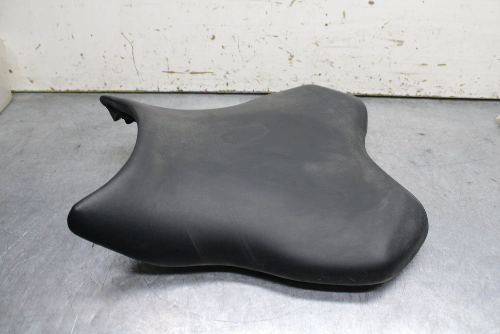 06-07 YAMAHA YZF R6 FRONT DRIVERS SEAT PAD SADDLE PILLION BB742