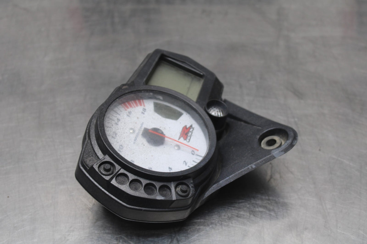 06-07 SUZUKI GSXR600 SPEEDO GAUGES DISPLAY CLUSTER SPEEDOMETER TACHOMETER BB836
