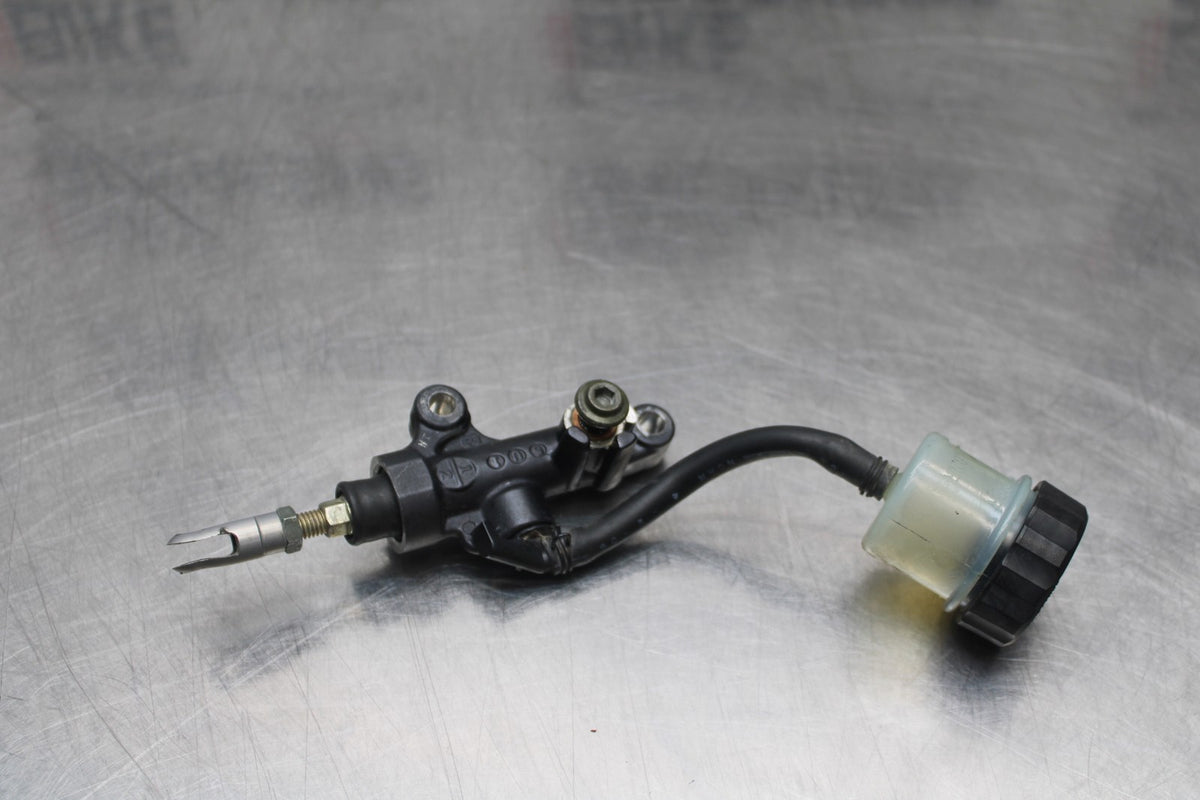 03-05 YAMAHA YZF R6  REAR BACK BRAKE MASTER CYLINDER W RESERVOIR BB793