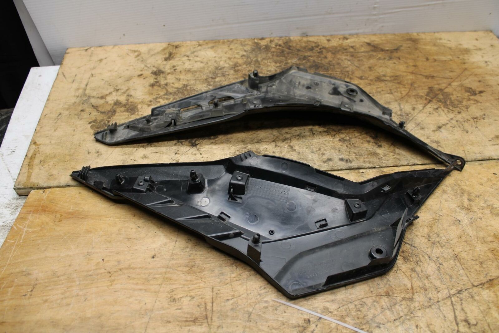 16-18 HONDA CBR500R RIGHT LEFT FRONT SIDE SEAT PANELS TRIMS COWLS BB345 