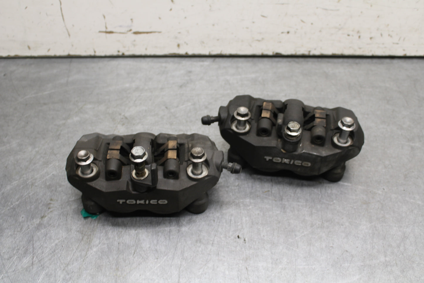 06-07 SUZUKI GSXR750 RIGHT LEFT FRONT BRAKE CALIPER SET PAIR CALIPERS BB670